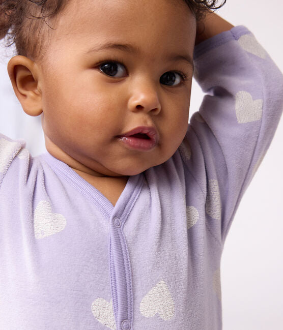 Pyjama met voetjes lila met hartjes