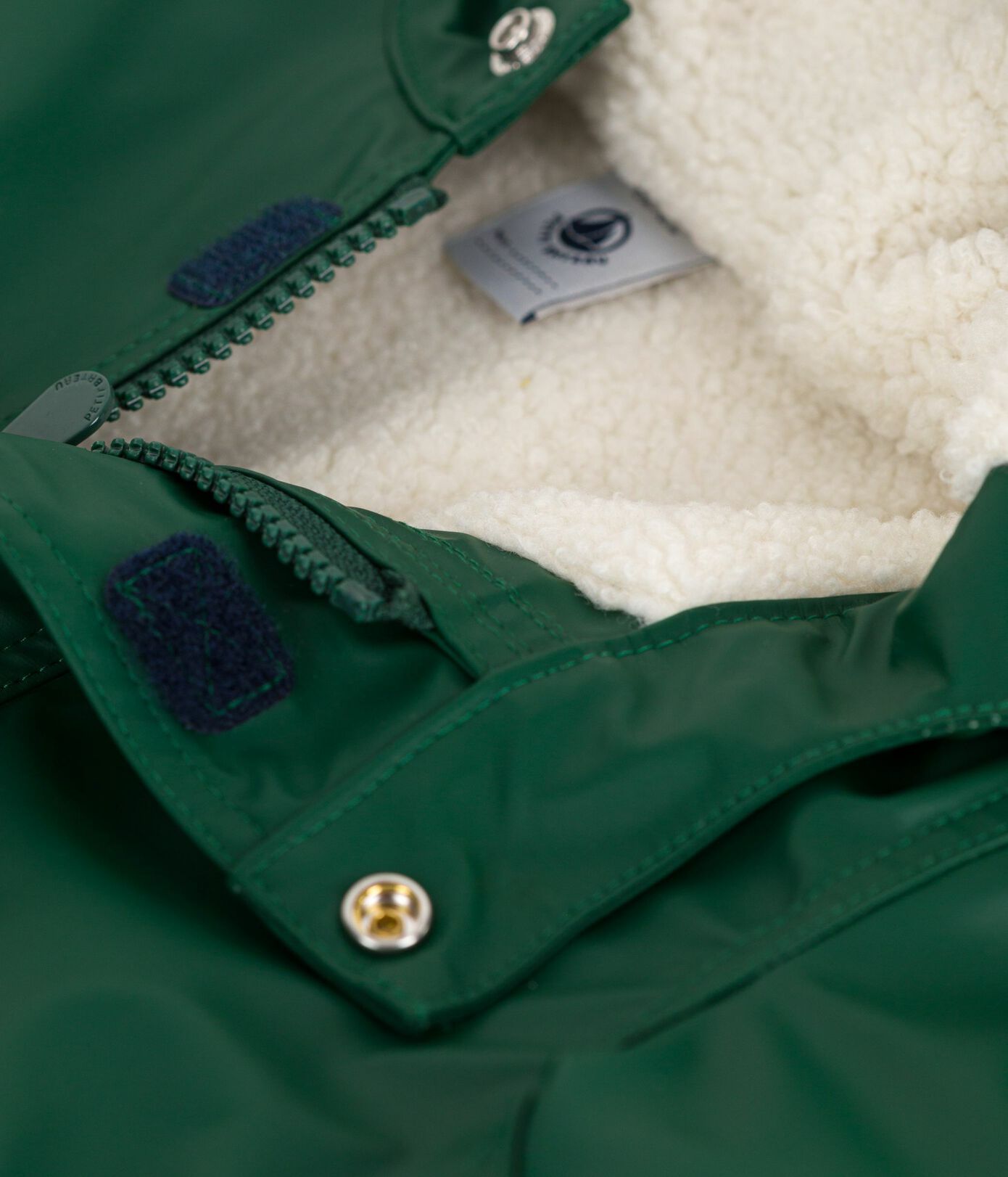 Groene oliejas met pels