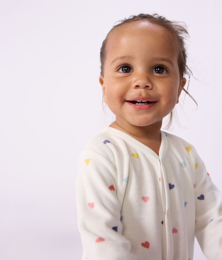 Pyjama met voetjes - gekleurde hartjes